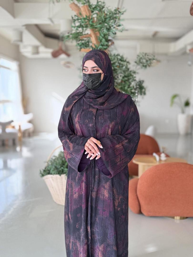 عباية سوداء كلاسيكية